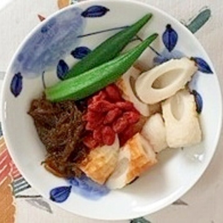 クコの実も入れて、ちくわの酢の物